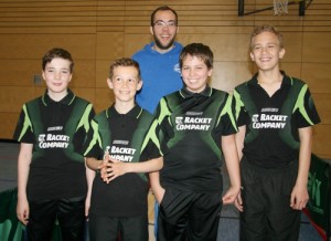 Gewannen am Wochenende die Kreismannschaftsmeisterschaft der B-Schüler: Fabian Göllner, Nico Hämel, Trainer Gabriel Eckhardt, Kevin Pruin und Julian Braun (v.l.n.r.)