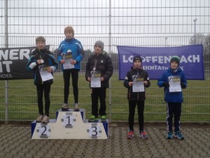 Das Siegerpodest der Klasse M12 mit Juri Weirich auf Platz drei