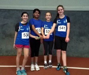 Die 4x50m-Staffel der W11