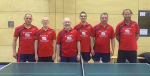 Bereits zwei Spieltage vor Saisonende Vizemeister und Aufsteiger: Die fünfte Mannschaft mit Manuel Renger, Michael Böttger, Alfred Mann, Pierre Eidmann, Martin Radtke und Klaus Burger (v.l.n.r).